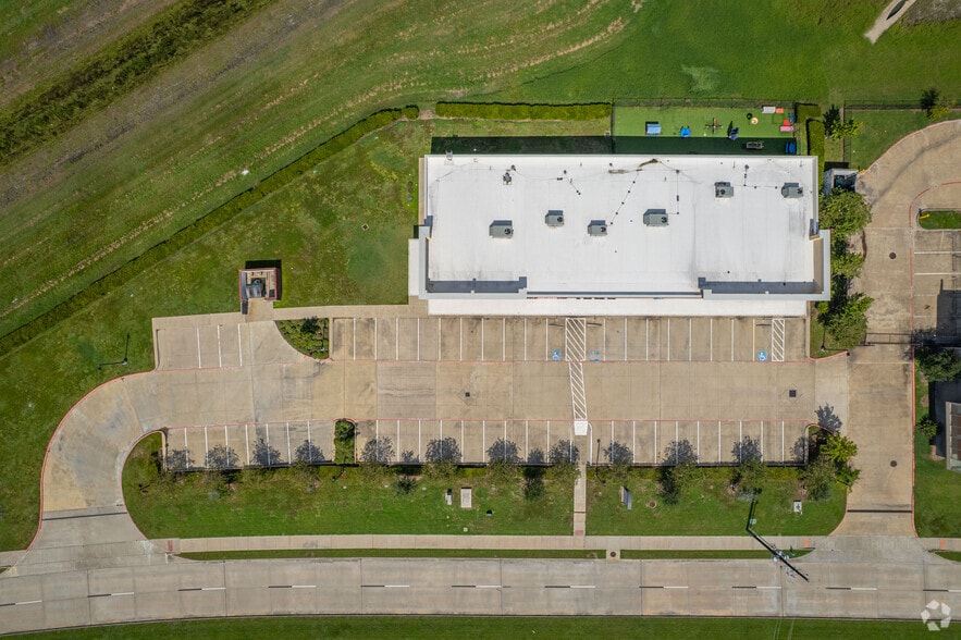 More Photos Of 3220 Kirby Dr, Pearland Storefront For Sale