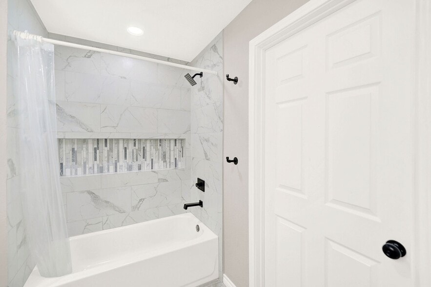 More Photos Of 285 San Antonio, Leming Multifamily For Sale