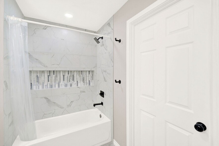 More Photos Of 285 San Antonio, Leming Apartments For Sale