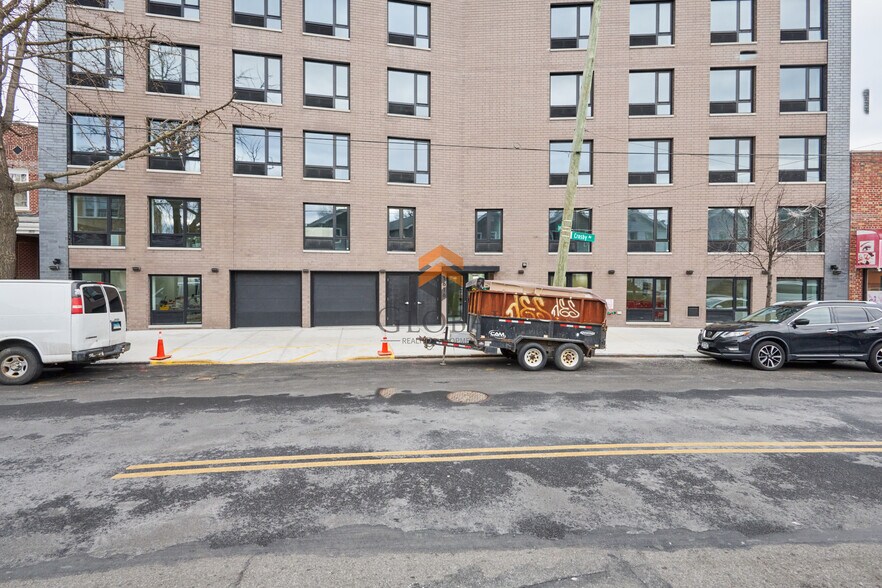 Primary Photo Of 1616 Crosby Ave, Bronx Flex For Lease