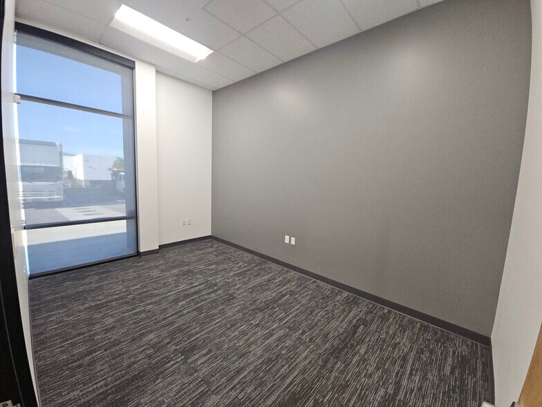 More Photos Of 4180 Guardian St, Simi Valley Warehouse For Sale