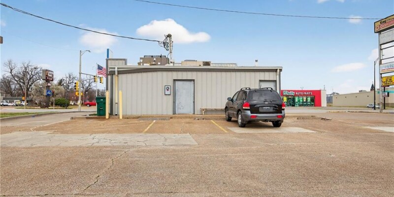 More Photos Of 2120 Main St, Parsons Fast Food For Sale
