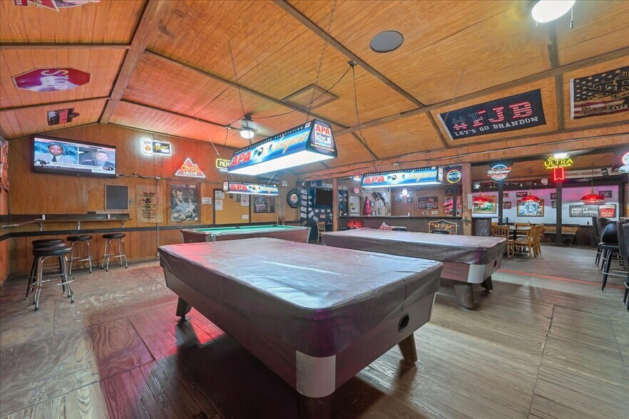 More Photos Of 337 S US Highway 17, East Palatka General Retail For Sale