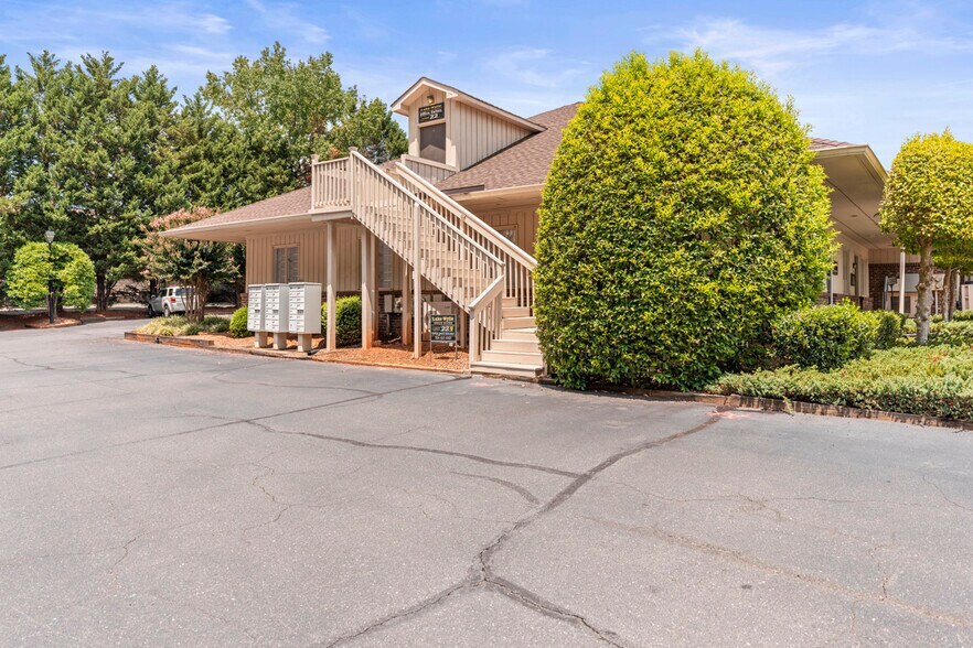 More Photos Of 4371 Charlotte Hwy, Clover Office For Sale
