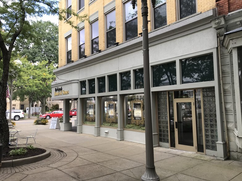 Primary Photo Of 108 E High Ave, New Philadelphia Office For Lease