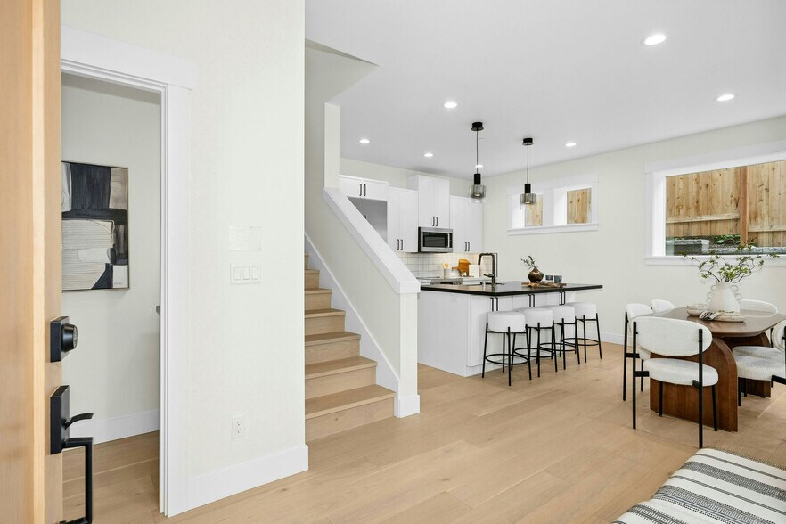 More Photos Of 636 11th Ave, Kirkland Apartments For Sale