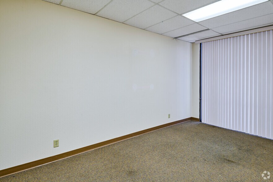 More Photos Of 4171 N Mesa St, El Paso Medical For Lease