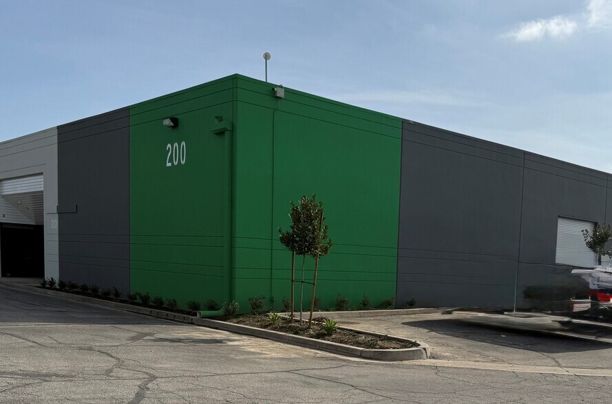 More Photos Of 2300 S Reservoir St, Pomona Warehouse For Lease