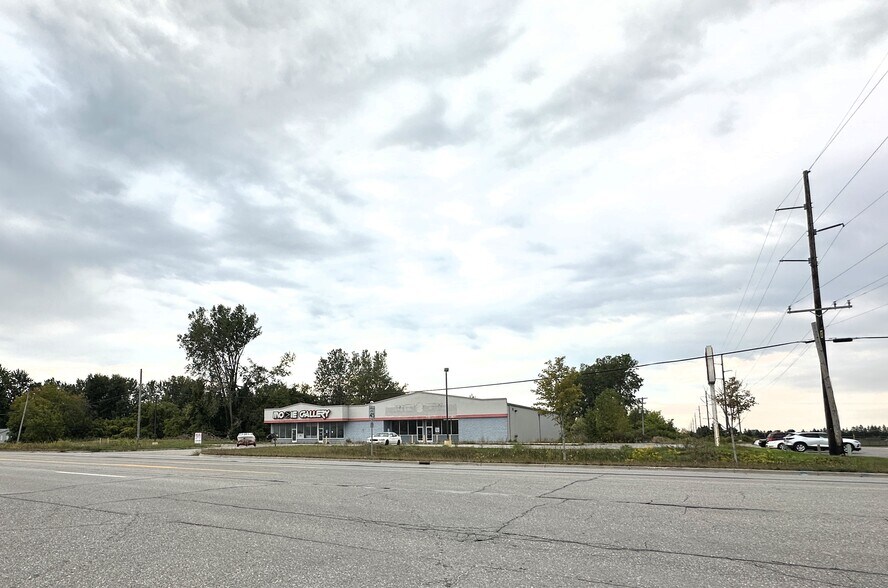 More Photos Of 3851-3859 N Huron Rd, Pinconning Freestanding For Lease