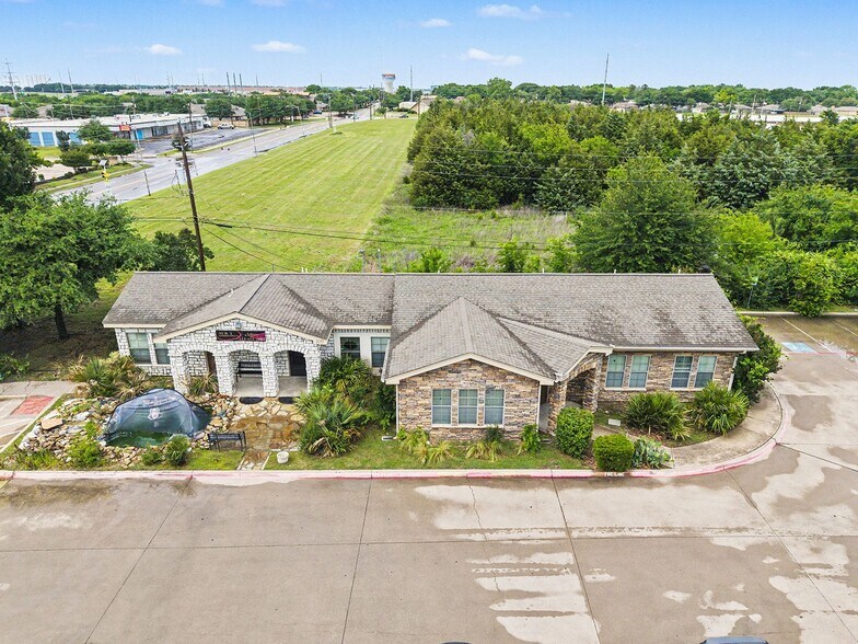 More Photos Of 2451-2461 Robinson Rd, Grand Prairie Medical For Sale