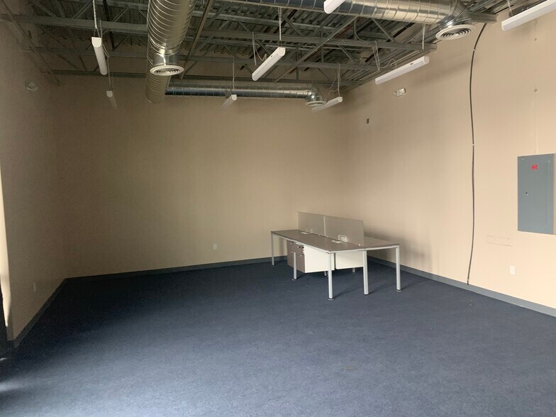 More Photos Of 3201 Oak, Phoenix General Retail For Lease