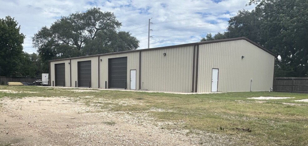 More Photos Of 1707 Bernie Ave, Rosenberg Office For Sale