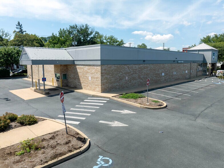 More Photos Of 825 E Chestnut St, Lancaster Unknown For Lease