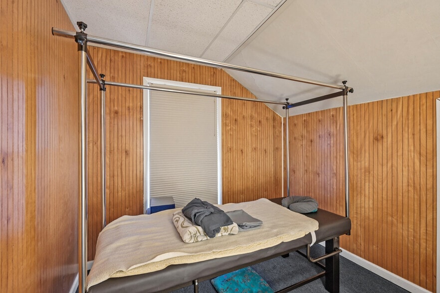 More Photos Of 56 N Franklin St, Delaware Freestanding For Sale