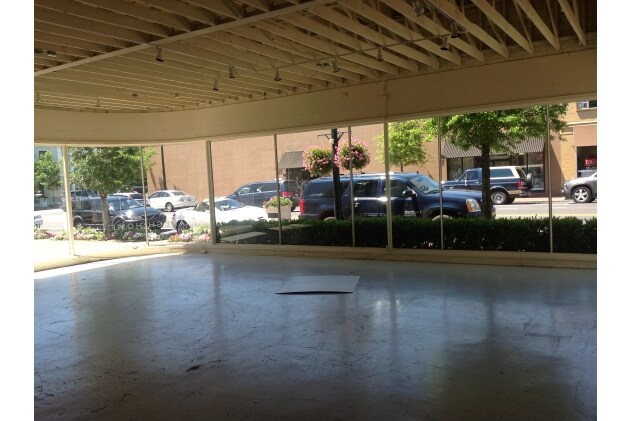 More Photos Of 12 Section St N, Fairhope Storefront For Lease