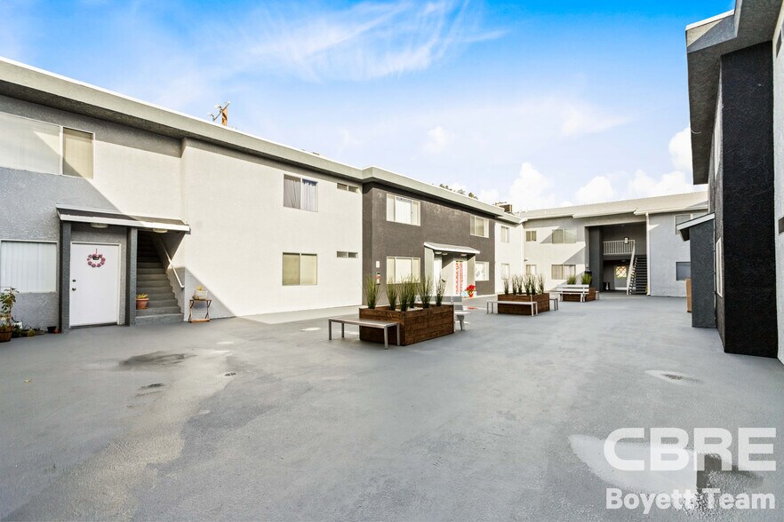 More Photos Of 6643 Haskell Ave, Van Nuys Apartments For Sale
