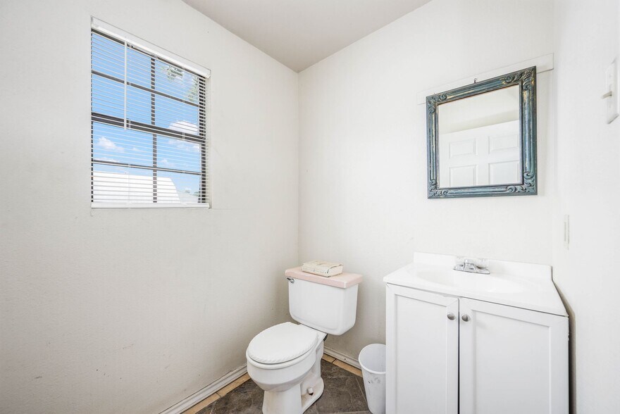 More Photos Of 1421 2nd St, Pleasanton Auto Repair For Sale