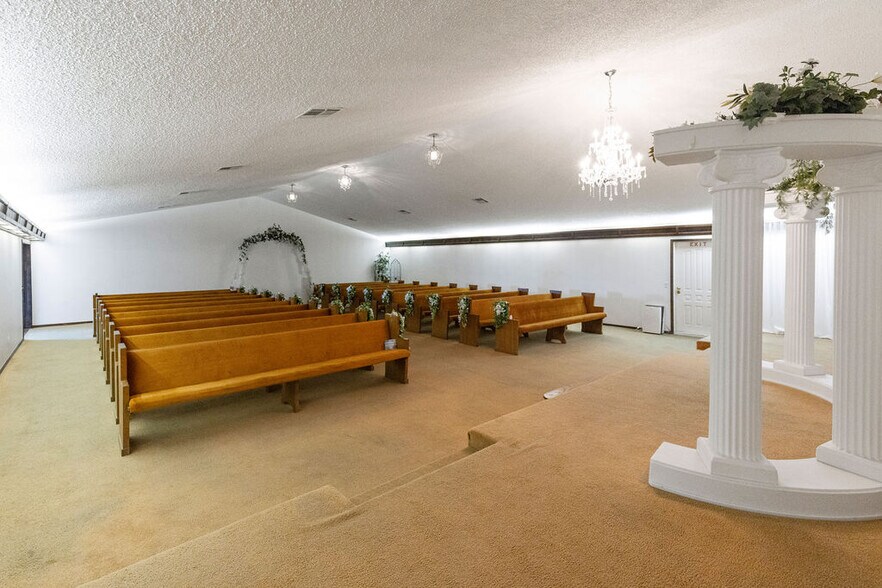 More Photos Of 58225 US-60, Fairland General Retail For Sale