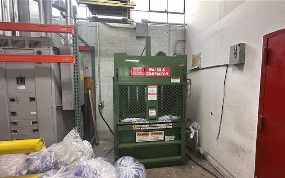 More Photos Of 450 Smith St, Farmingdale Warehouse For Sale