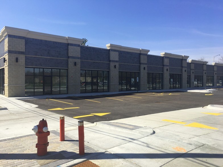 More Photos Of 7929 W Cermak Rd, North Riverside Storefront Retail Office For Lease