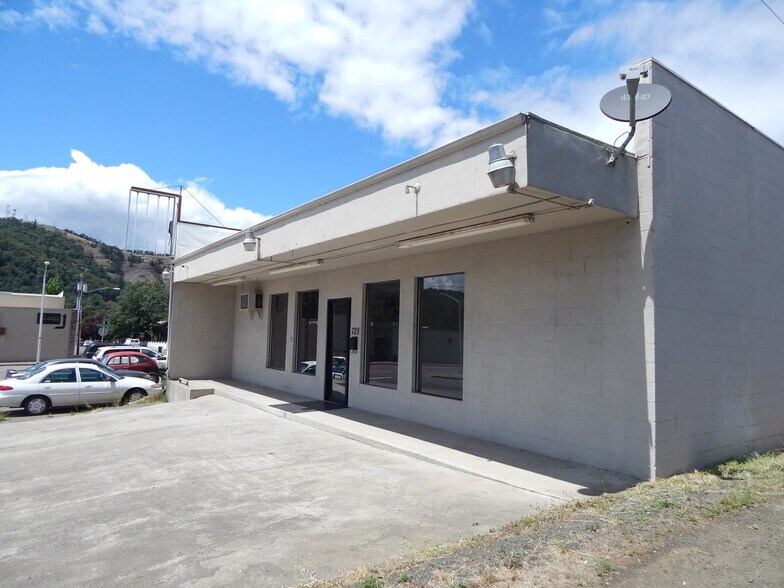 Primary Photo Of 728 SE Rice Ave, Roseburg Freestanding For Lease