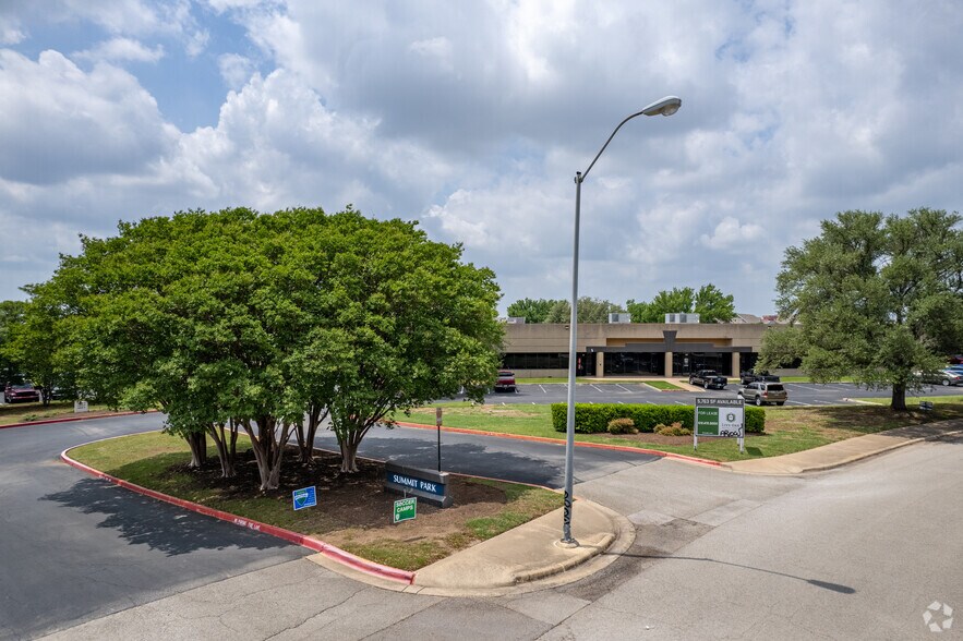 More Photos Of 14050 Summit Dr, Austin Light Distribution For Lease