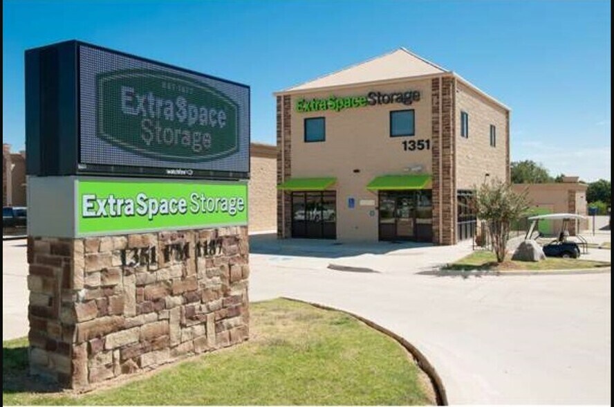 More Photos Of 1351 Highway 1187, Mansfield Veterinarian Kennel For Lease