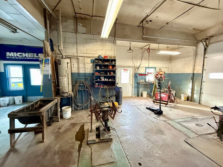 More Photos Of 400 Center St, Marysville Service For Sale