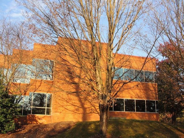 More Photos Of 2800-2840 Electric Rd, Roanoke Office For Lease