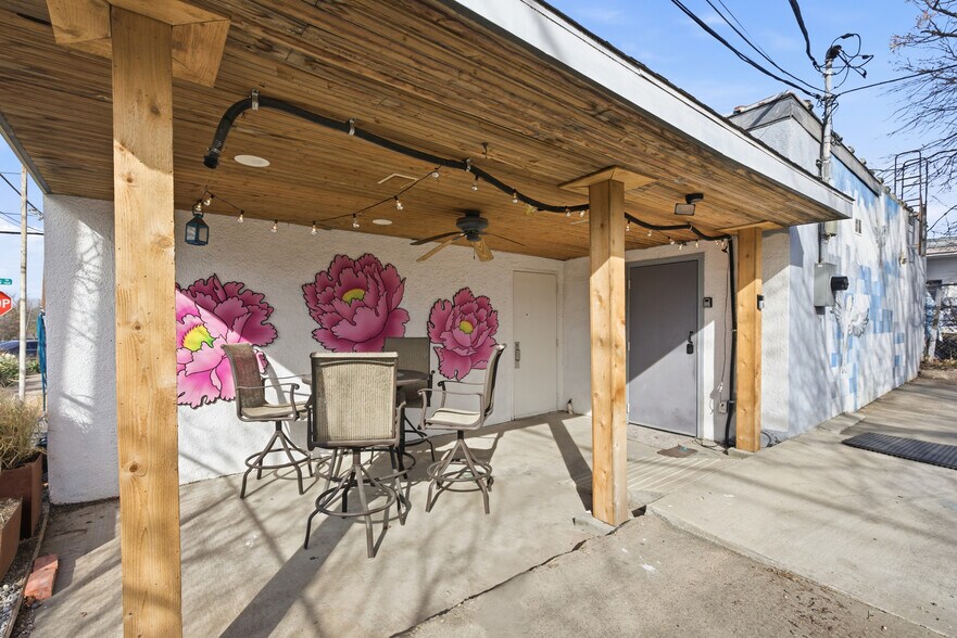 More Photos Of 738 W Davis St, Dallas Medical For Sale