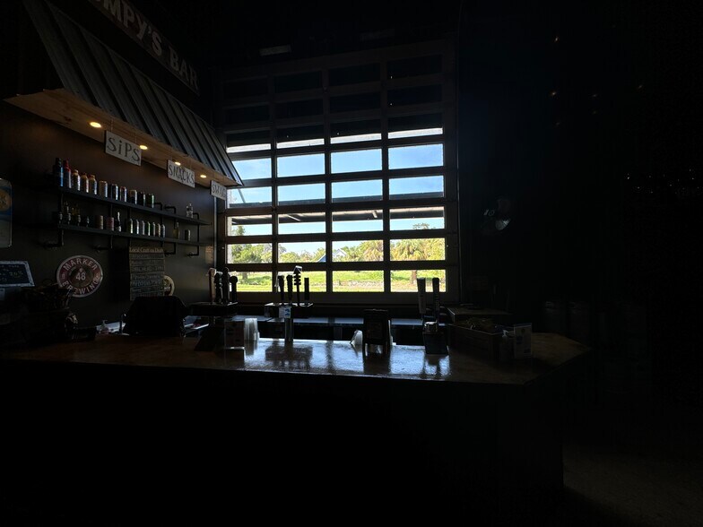 More Photos Of 201 E Center St, Tarpon Springs Bar For Lease
