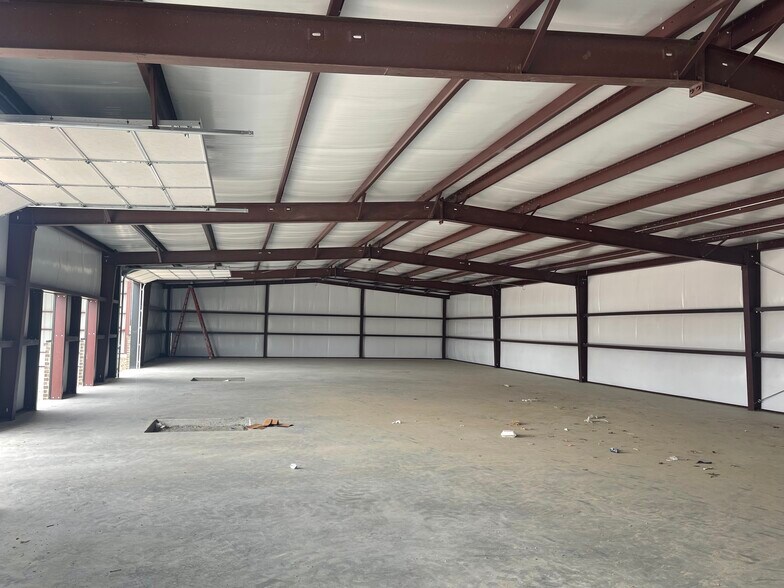 More Photos Of 6600 Calmont Ave, Fort Worth Flex For Lease