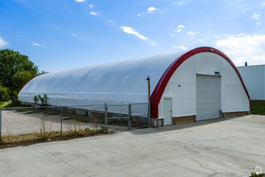Primary Photo Of 2221 Fairfield st, Lincoln Industrial For Sale