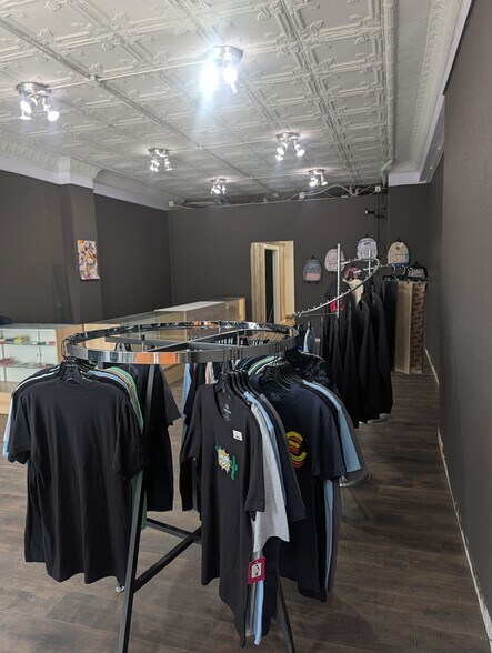 More Photos Of 10 S Main St, Clawson Storefront For Lease