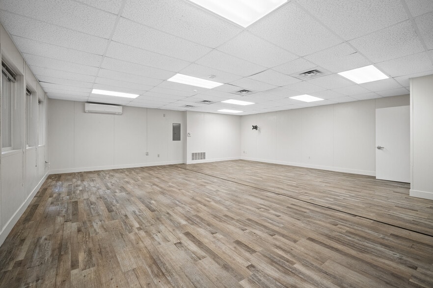 More Photos Of 5942 Portal Way, Ferndale Loft Creative Space For Lease