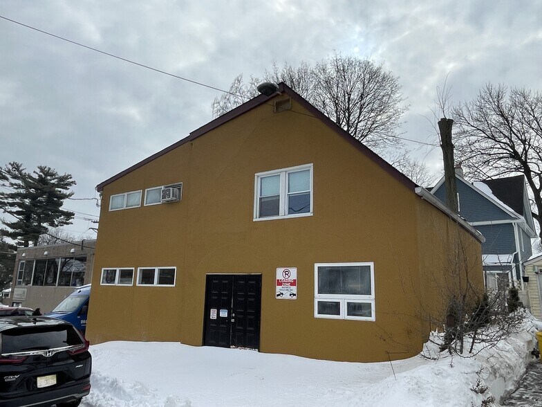 More Photos Of 12 Orchard St, Teaneck Office For Lease