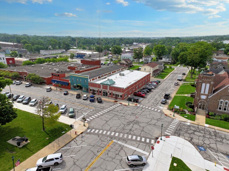 More Photos Of 119 W Market St, Columbia City Office For Lease