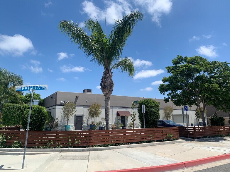More Photos Of 8351 Katella Ave, Stanton Showroom For Sale
