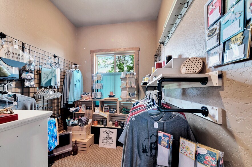 More Photos Of 710 Tenaya St, Hermosa General Retail For Sale