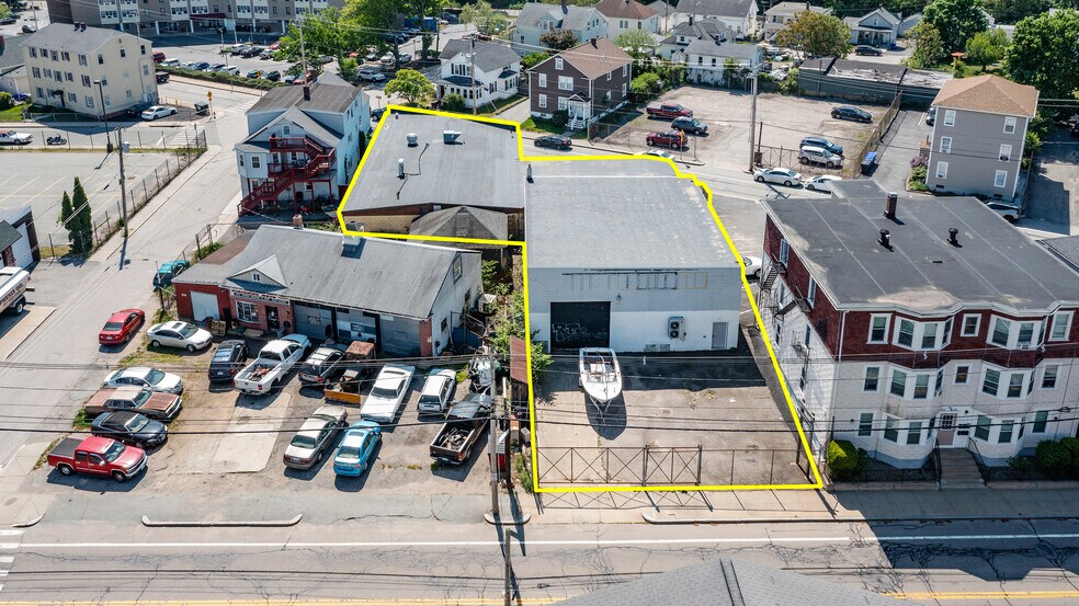 More Photos Of 75 Roberts St, West Warwick Showroom For Sale
