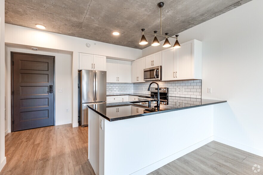 More Photos Of 615 S 8th St, Minneapolis Apartments For Lease