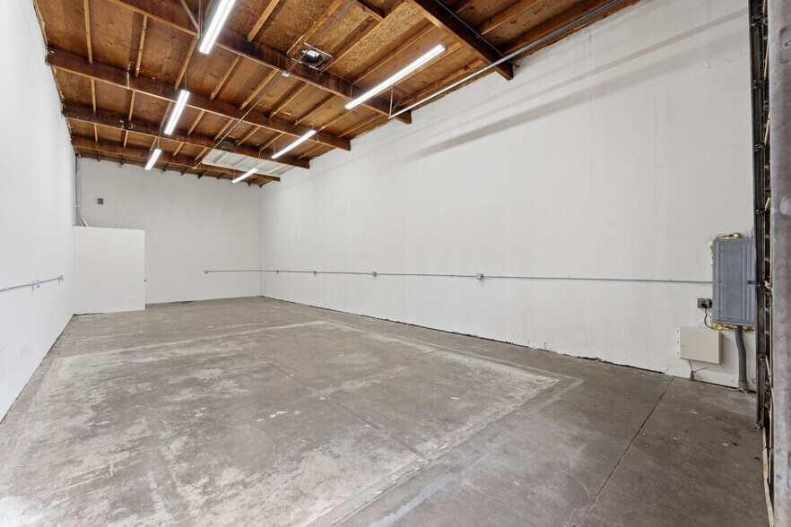 More Photos Of 1222-1230 Saviers Rd, Oxnard Warehouse For Sale