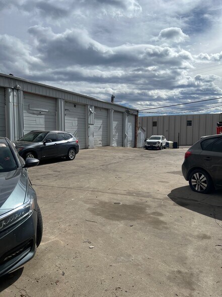 More Photos Of 2101 W Cornell Ave, Englewood Auto Repair For Lease