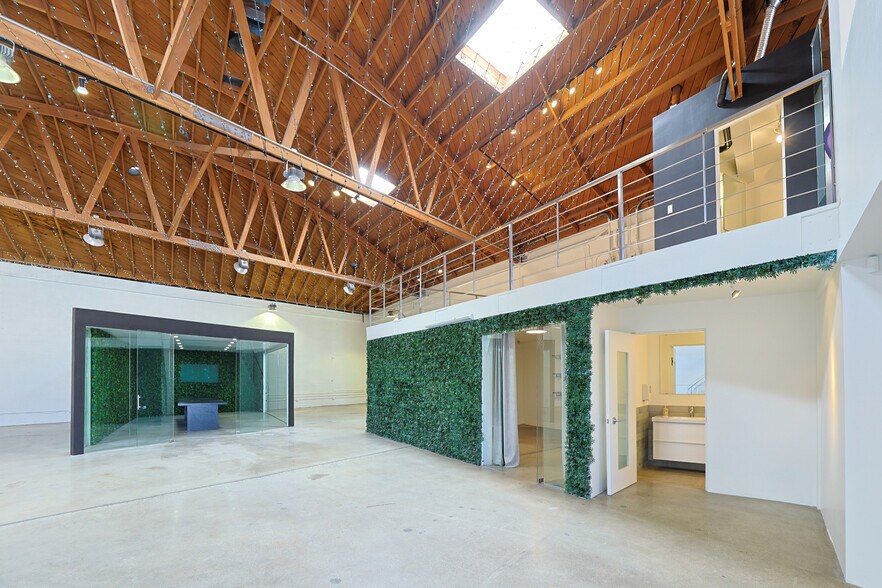 More Photos Of 5856 Adams Blvd, Culver City Flex For Lease
