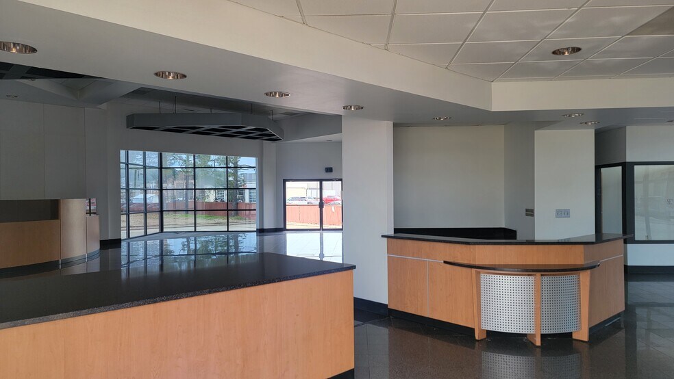 More Photos Of 8727 Business Park Dr, Shreveport Auto Dealership For Lease