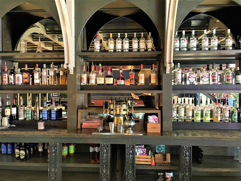 More Photos Of 31 E Cross St, Baltimore Restaurant For Sale