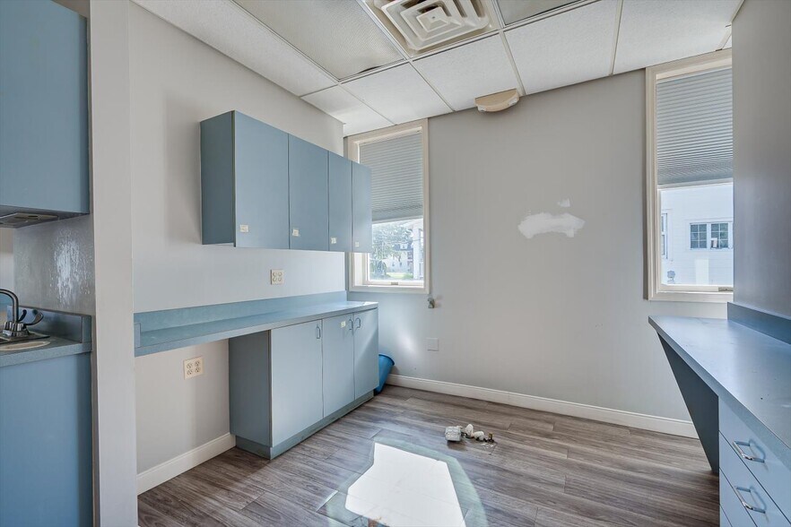 More Photos Of 2412 Plainfield Ave, South Plainfield Office For Sale