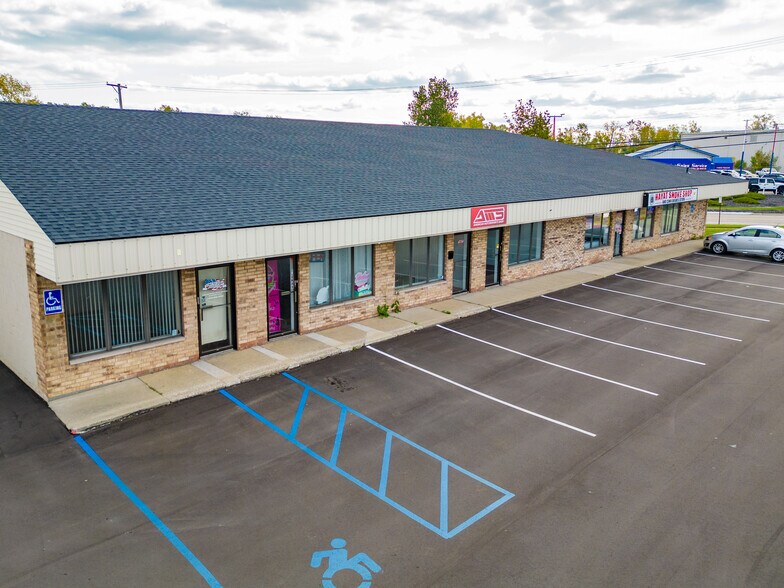 More Photos Of 14555-14747 Frazho Rd, Warren Freestanding For Lease