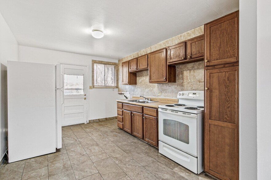 More Photos Of 5325 & 5335 W 4th Ave, Lakewood Apartments For Sale