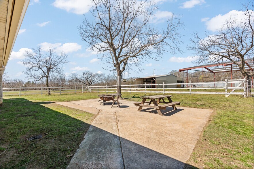 More Photos Of 1641 E Henderson St, Cleburne Land For Sale
